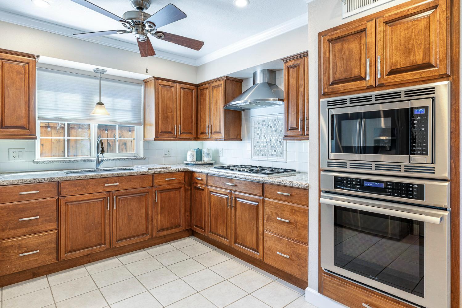 30 W Swift Ave, Clovis, CA 93612