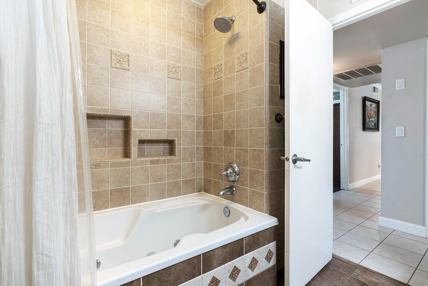 30 W Swift Ave, Clovis, CA 93612