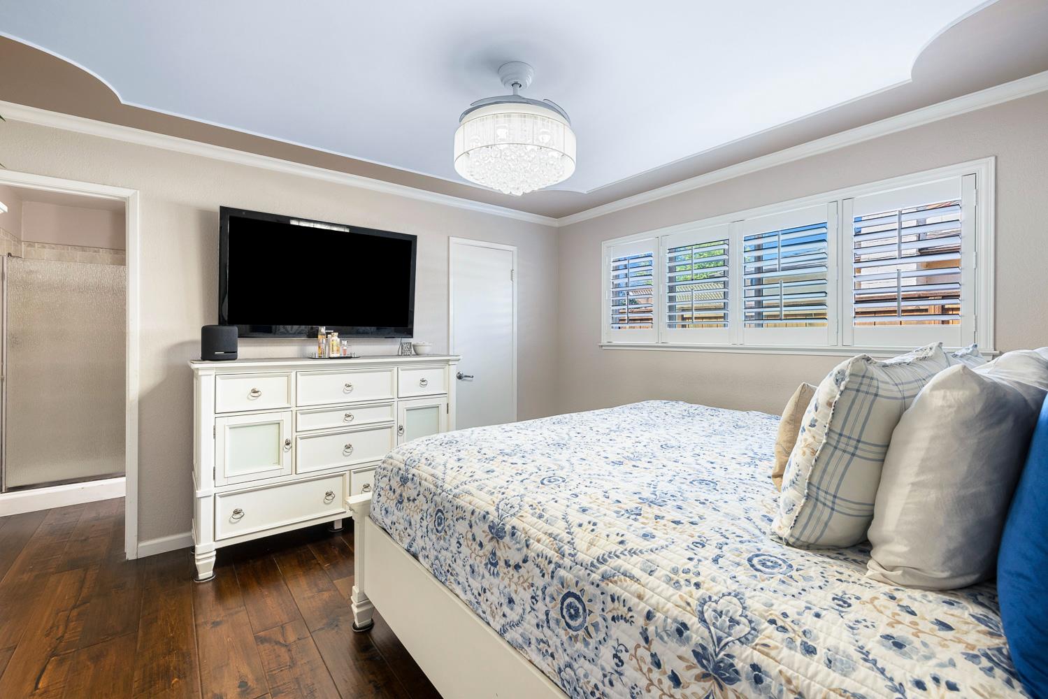 30 W Swift Ave, Clovis, CA 93612