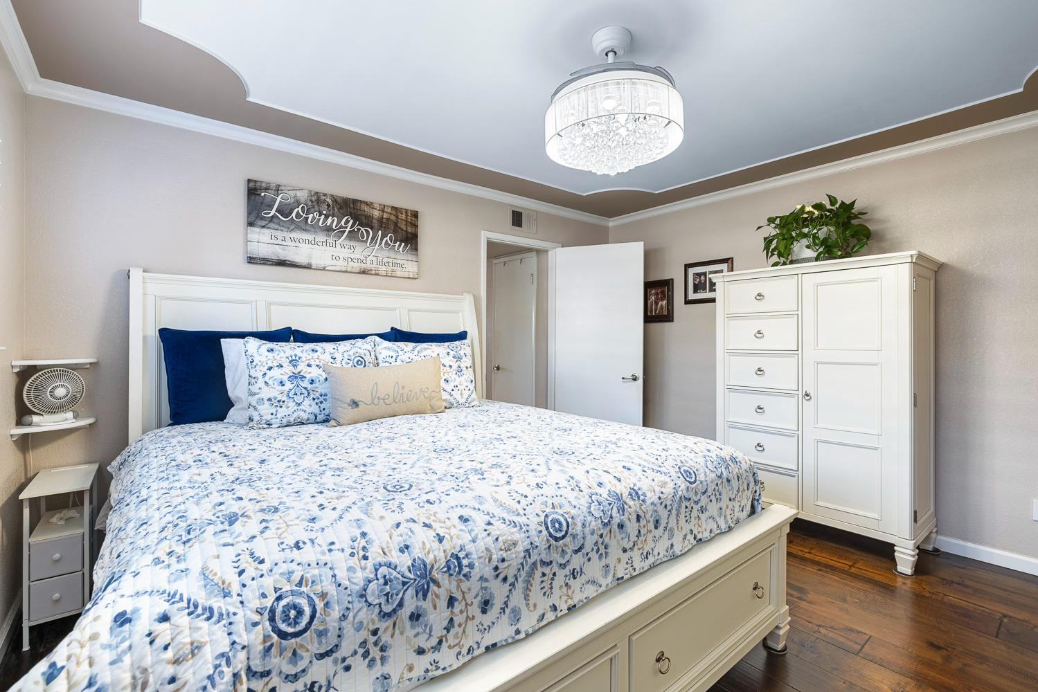 30 W Swift Ave, Clovis, CA 93612