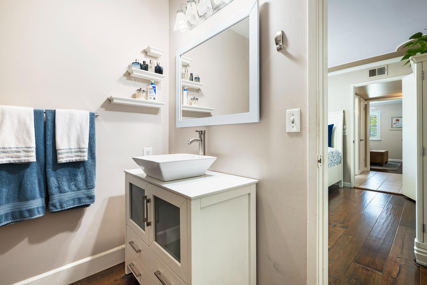 30 W Swift Ave, Clovis, CA 93612