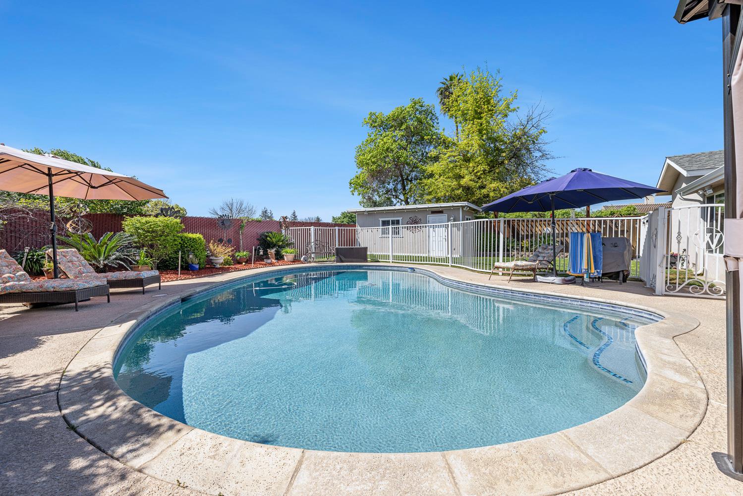 30 W Swift Ave, Clovis, CA 93612