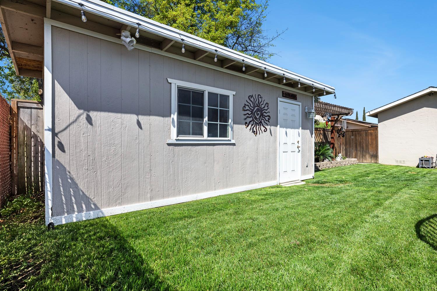 30 W Swift Ave, Clovis, CA 93612