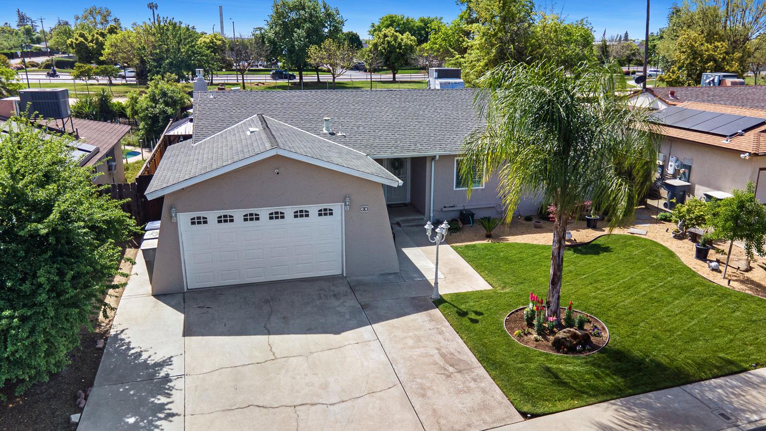 30 W Swift Ave, Clovis, CA 93612