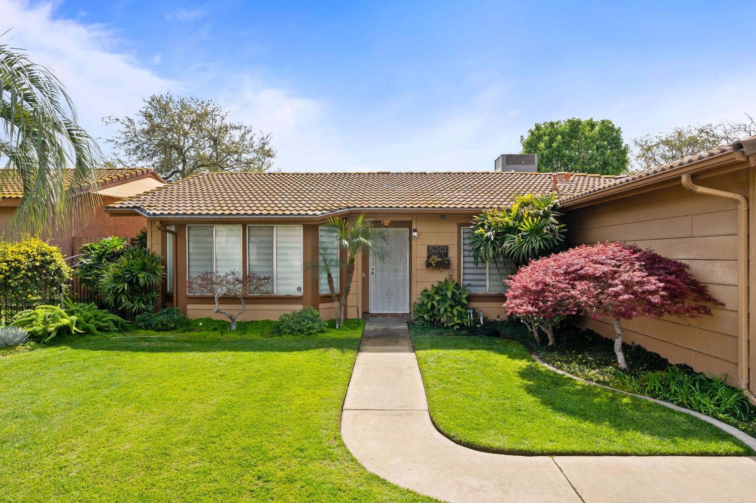 5201 W Griffith Way, Fresno, CA 93722