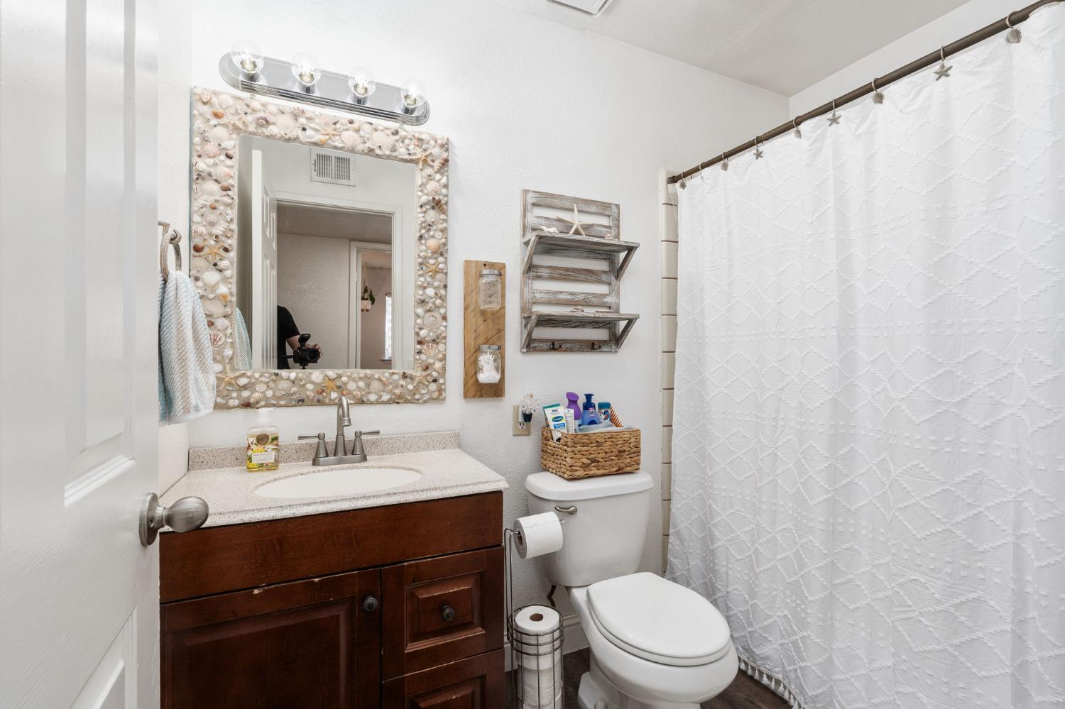 5201 W Griffith Way, Fresno, CA 93722