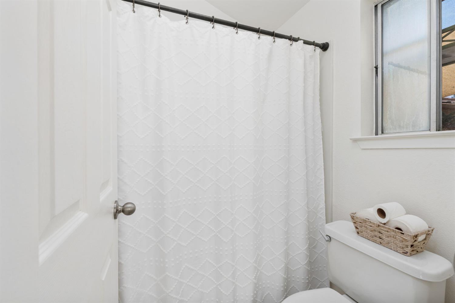 5201 W Griffith Way, Fresno, CA 93722