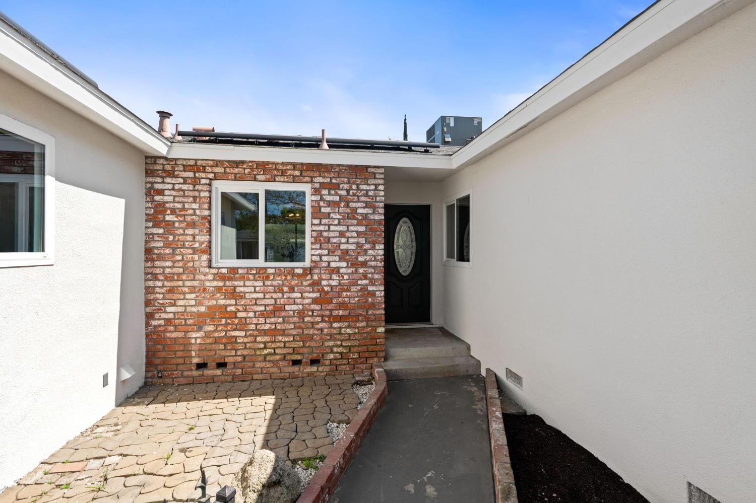 2627 Stanford Ave, Clovis, CA 93611