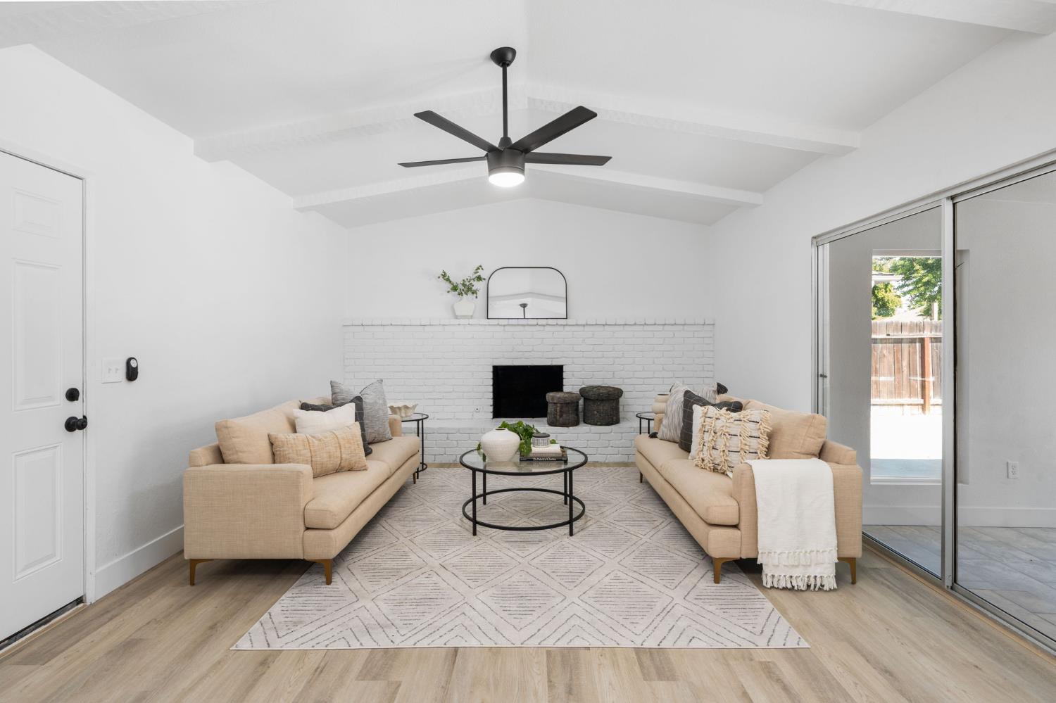 2627 Stanford Ave, Clovis, CA 93611