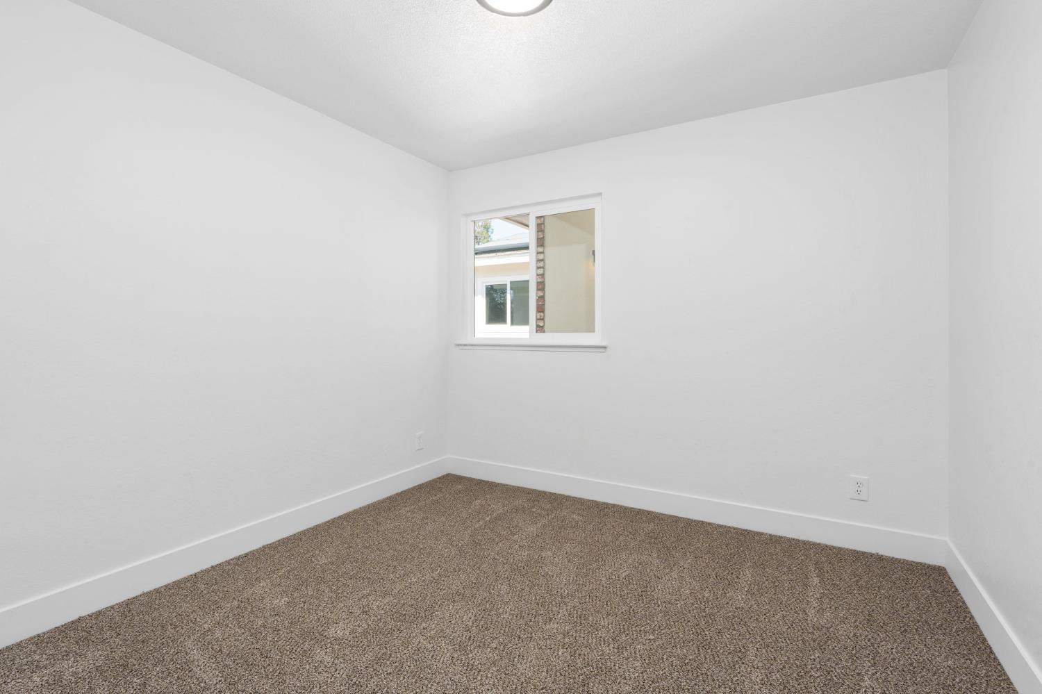 2627 Stanford Ave, Clovis, CA 93611