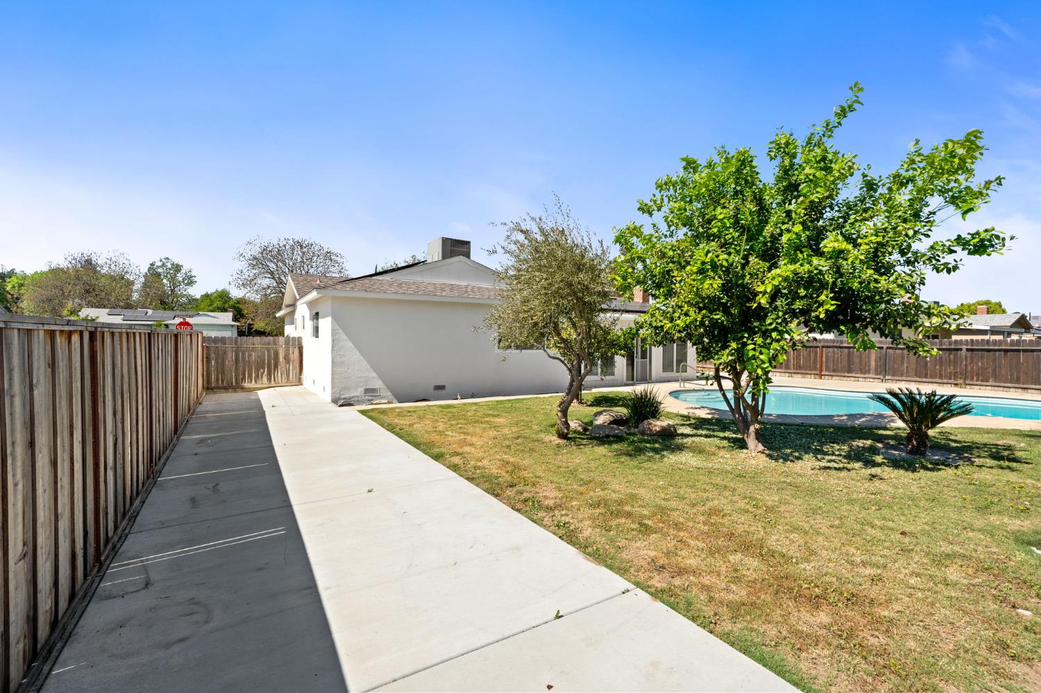 2627 Stanford Ave, Clovis, CA 93611