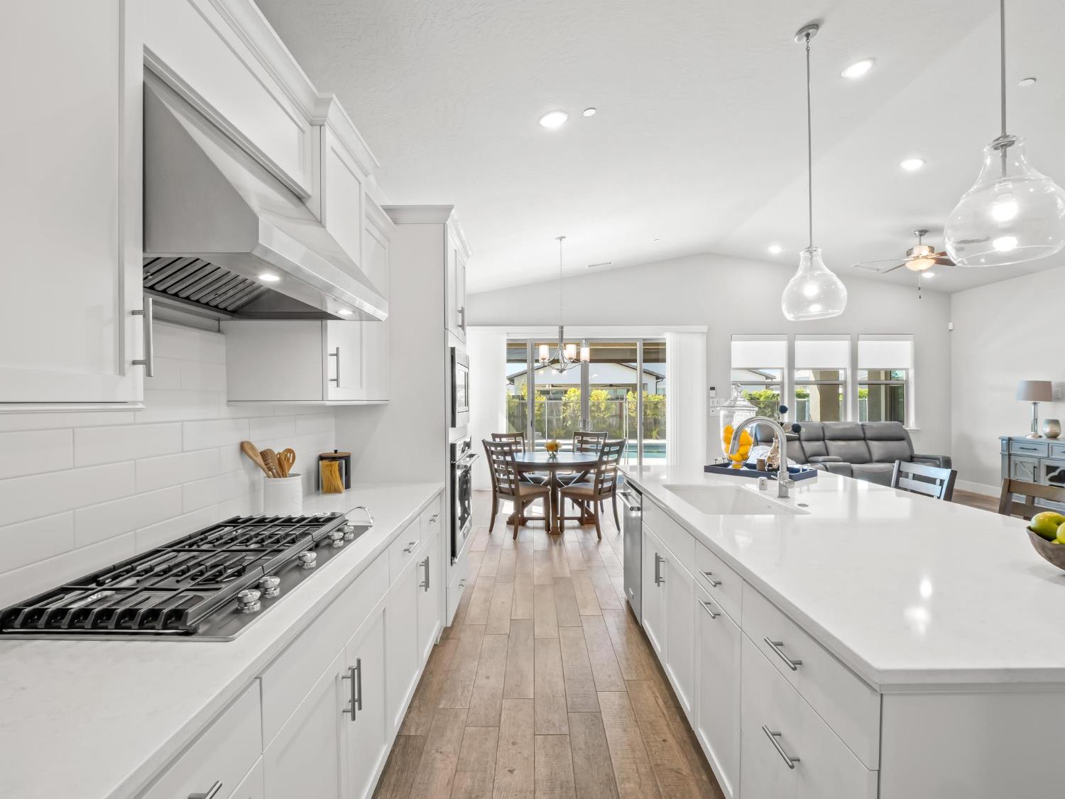 1734 N Park Ave, Clovis, CA 93619