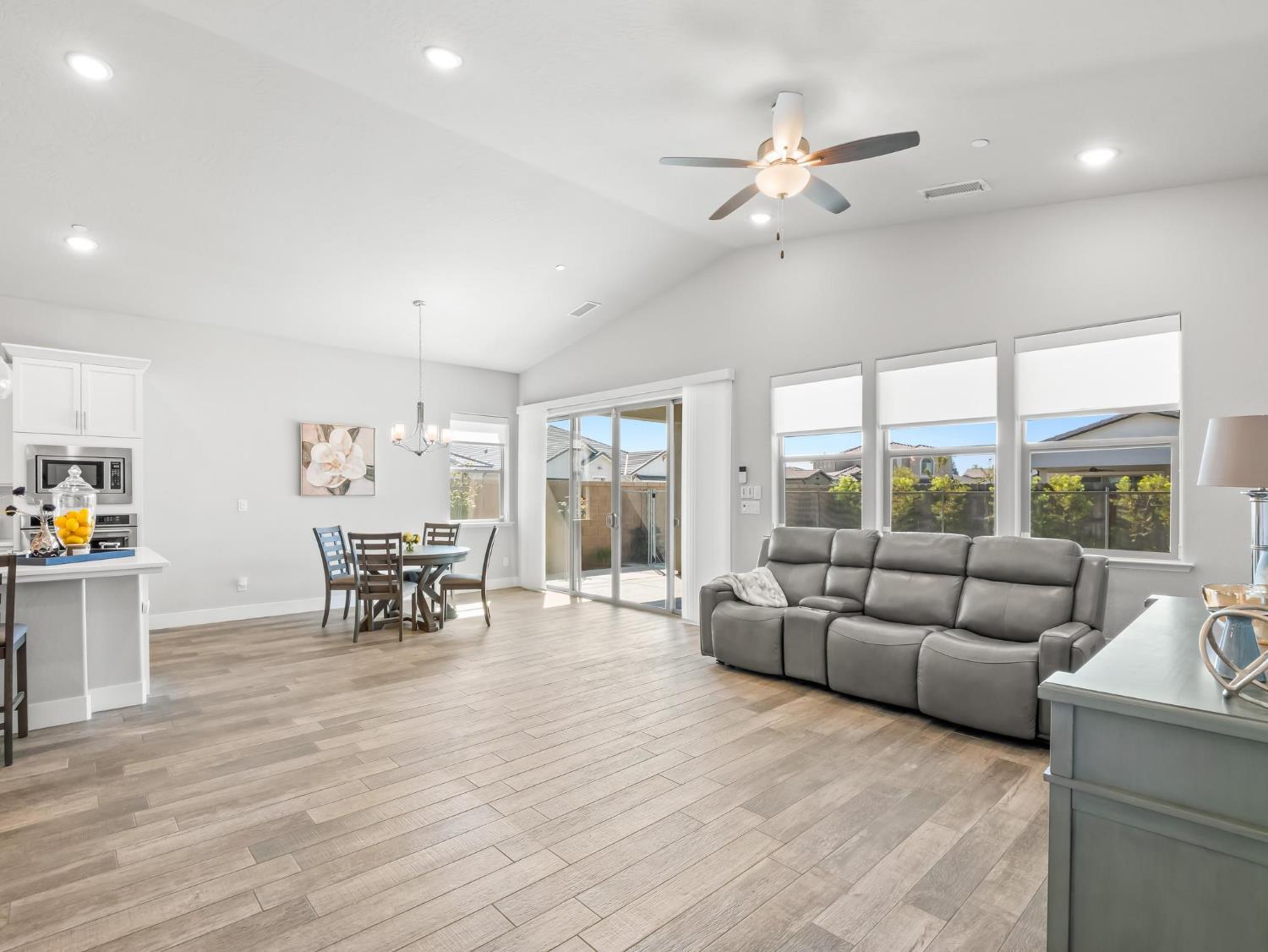 1734 N Park Ave, Clovis, CA 93619