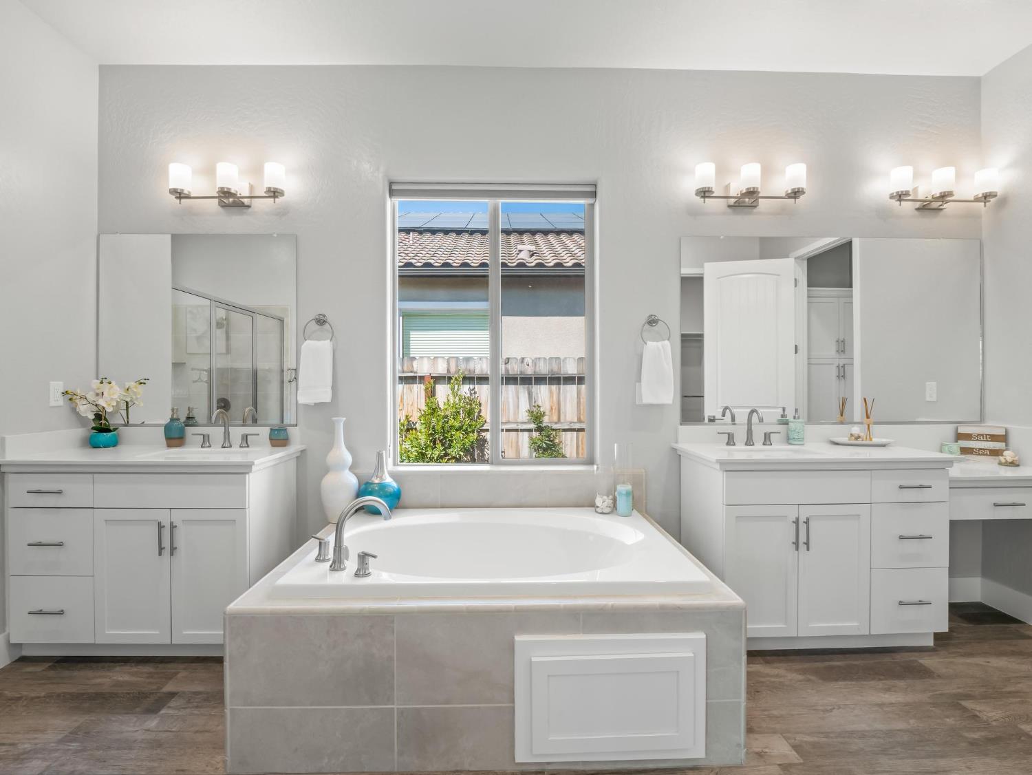 1734 N Park Ave, Clovis, CA 93619