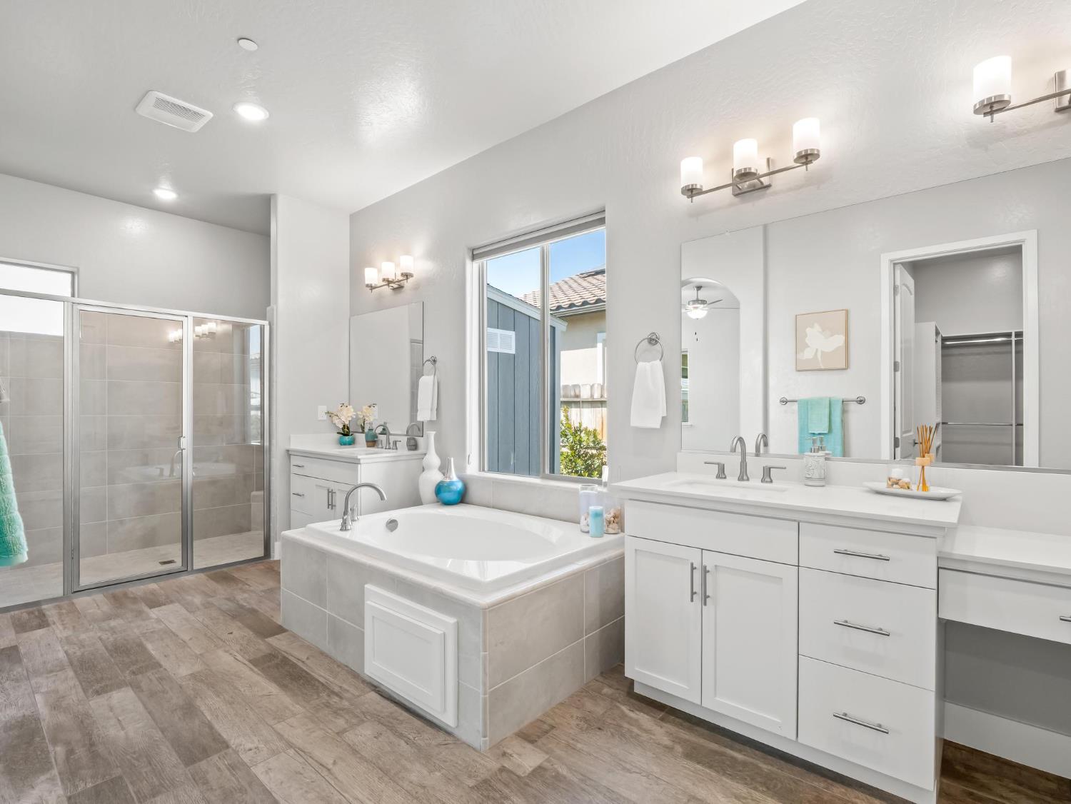 1734 N Park Ave, Clovis, CA 93619