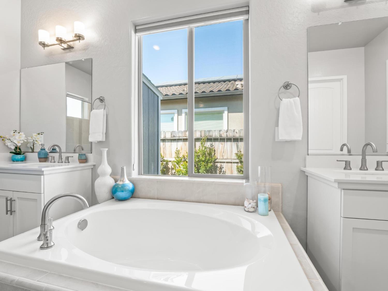 1734 N Park Ave, Clovis, CA 93619