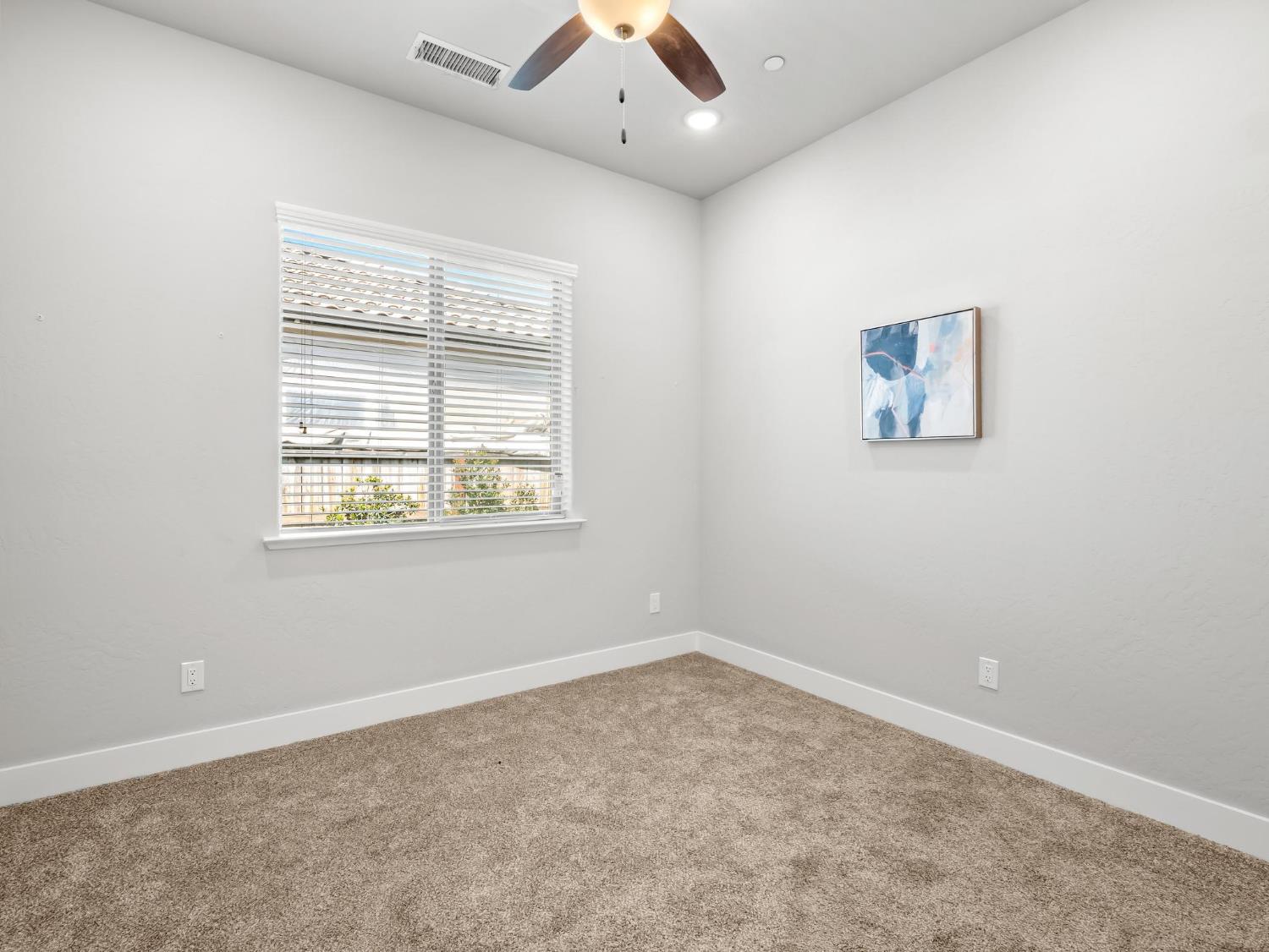 1734 N Park Ave, Clovis, CA 93619