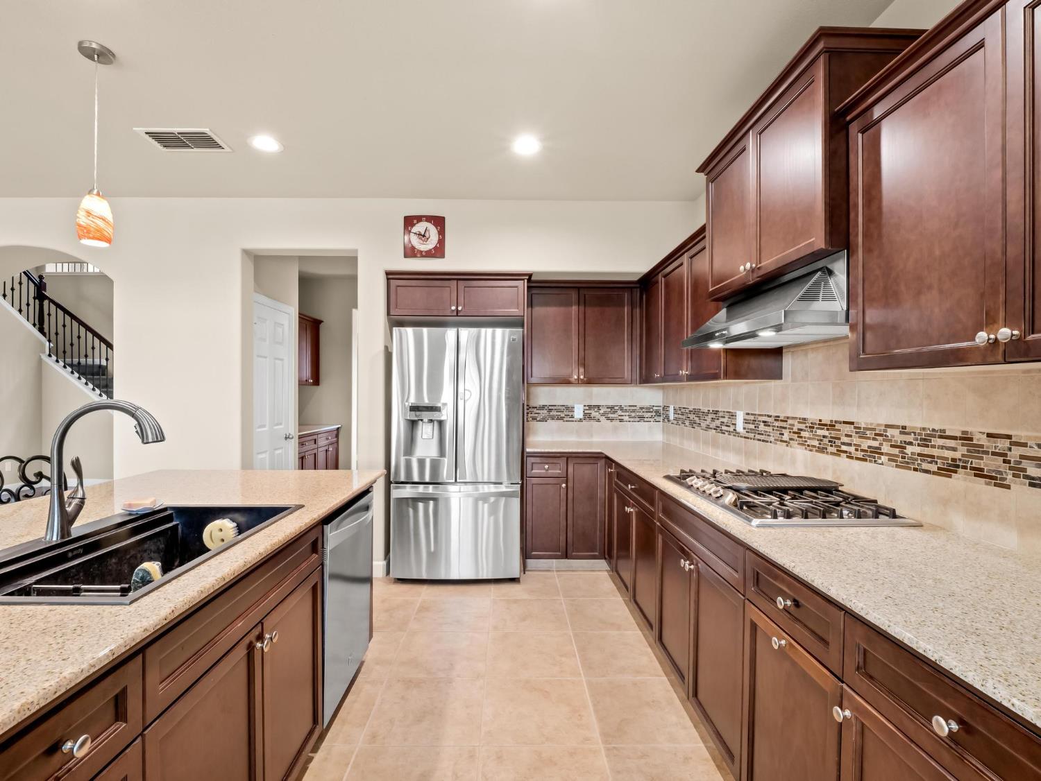 1178 Blackwood Ave, Clovis, CA 93619