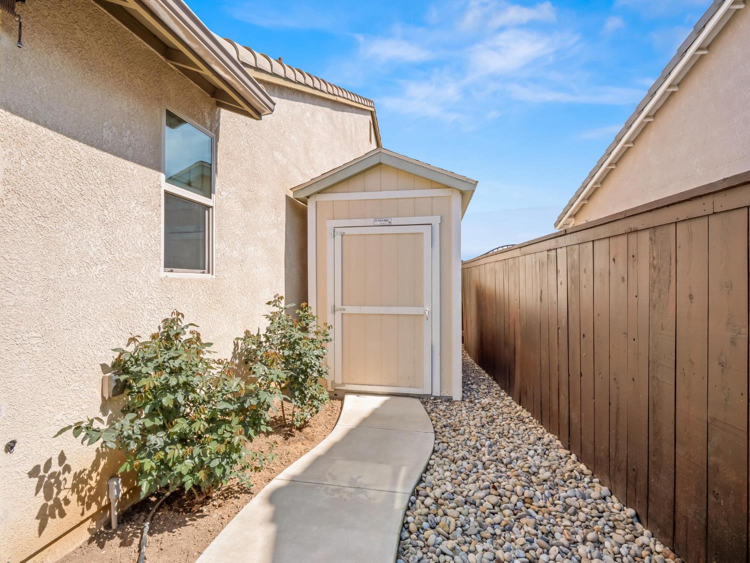 1178 Blackwood Ave, Clovis, CA 93619