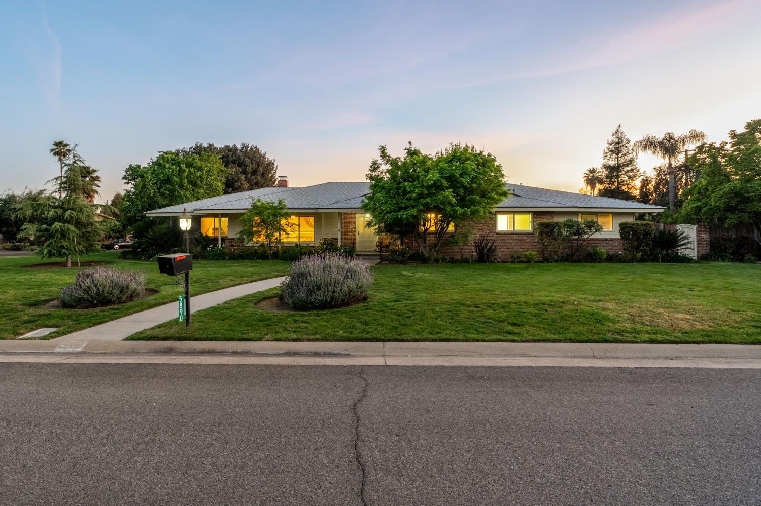 5890 E Dwight Way, Fresno, CA 93727