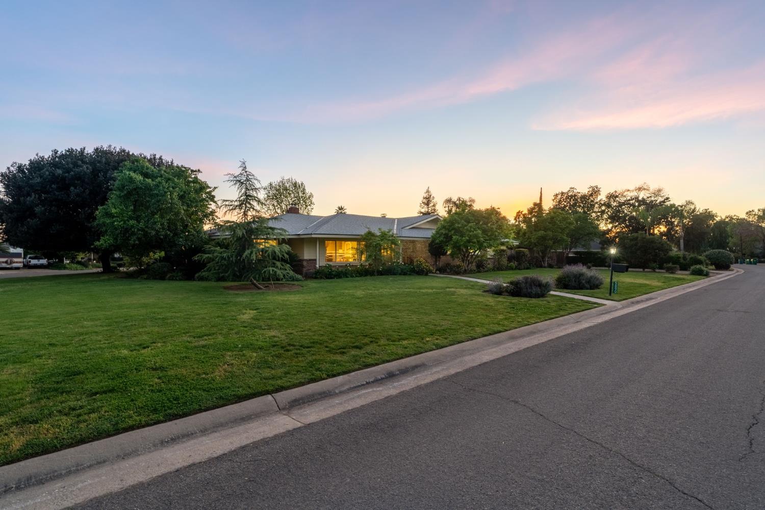 5890 E Dwight Way, Fresno, CA 93727