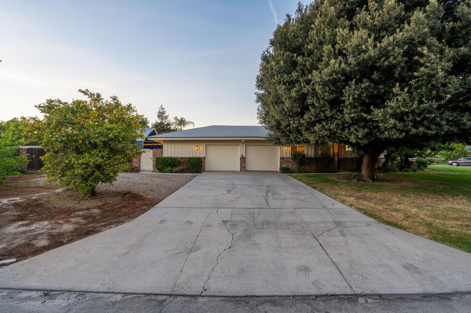 5890 E Dwight Way, Fresno, CA 93727