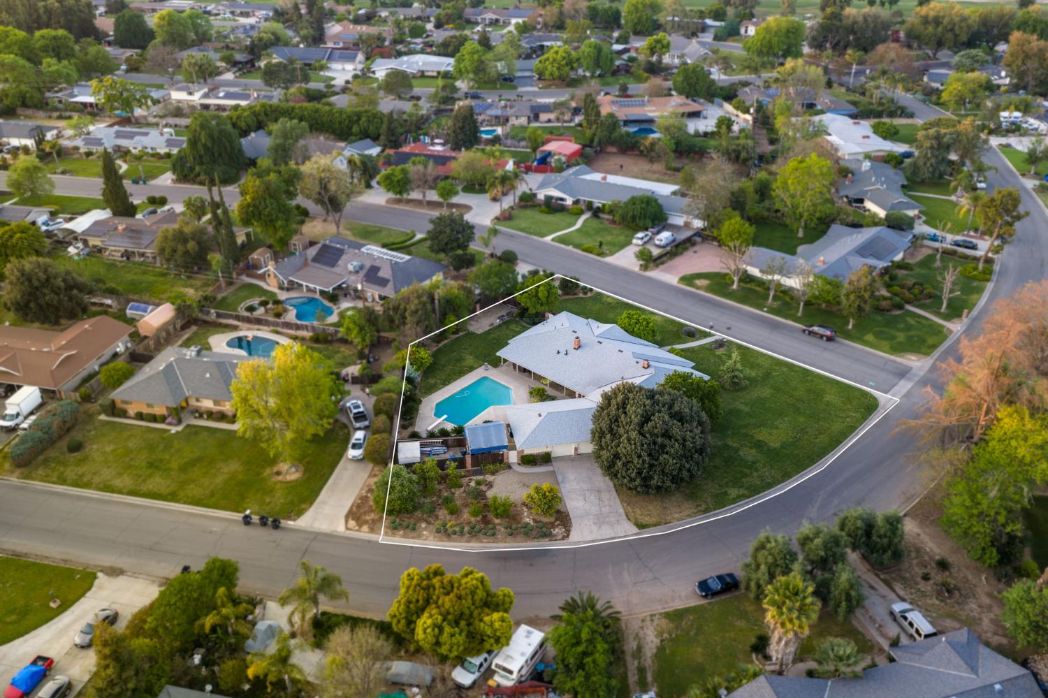 5890 E Dwight Way, Fresno, CA 93727