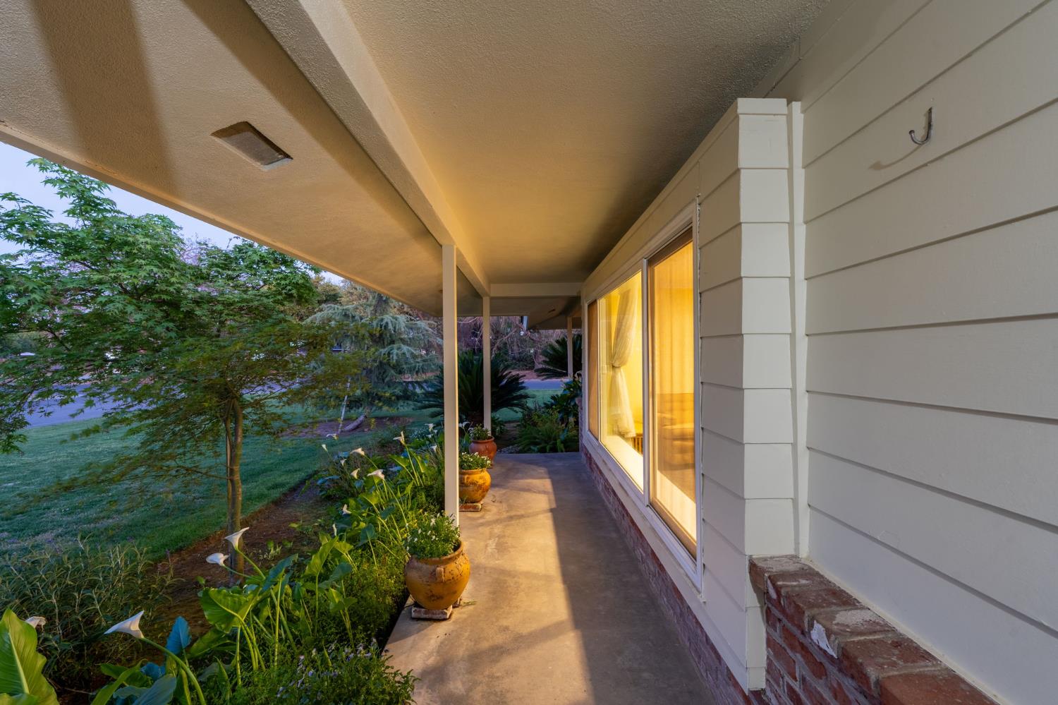 5890 E Dwight Way, Fresno, CA 93727