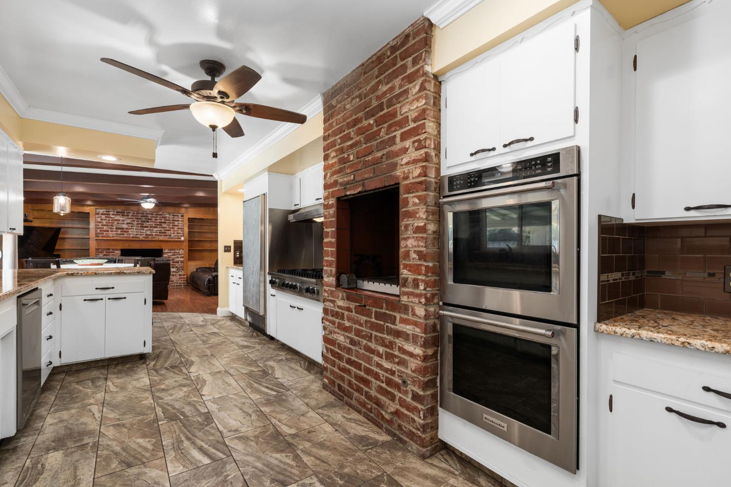 5890 E Dwight Way, Fresno, CA 93727