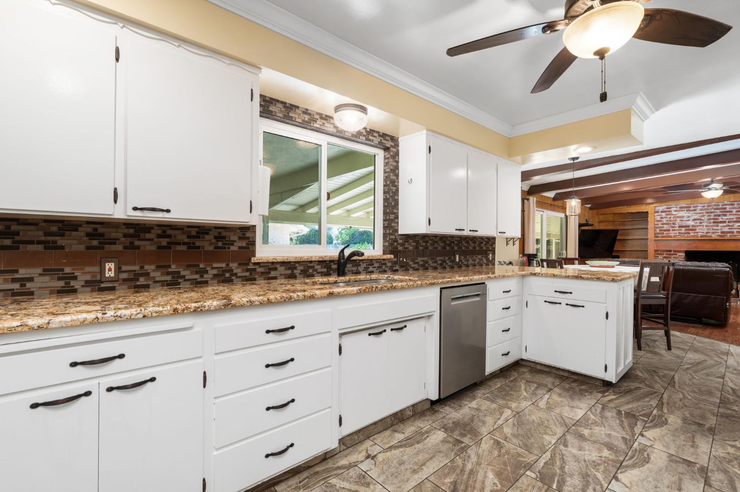 5890 E Dwight Way, Fresno, CA 93727