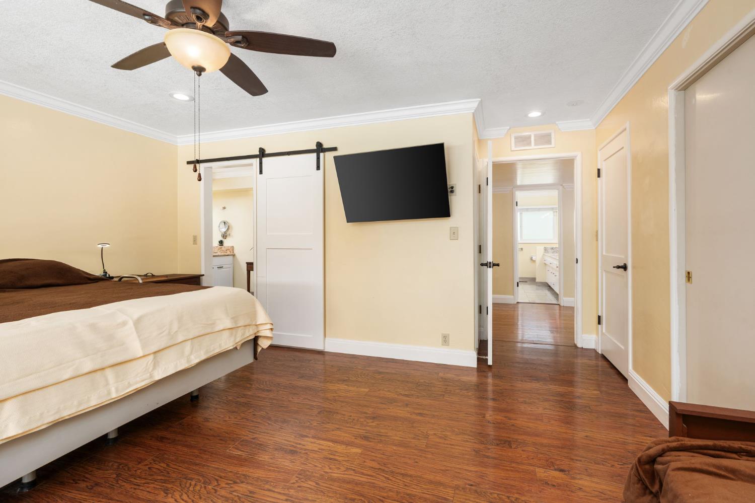 5890 E Dwight Way, Fresno, CA 93727