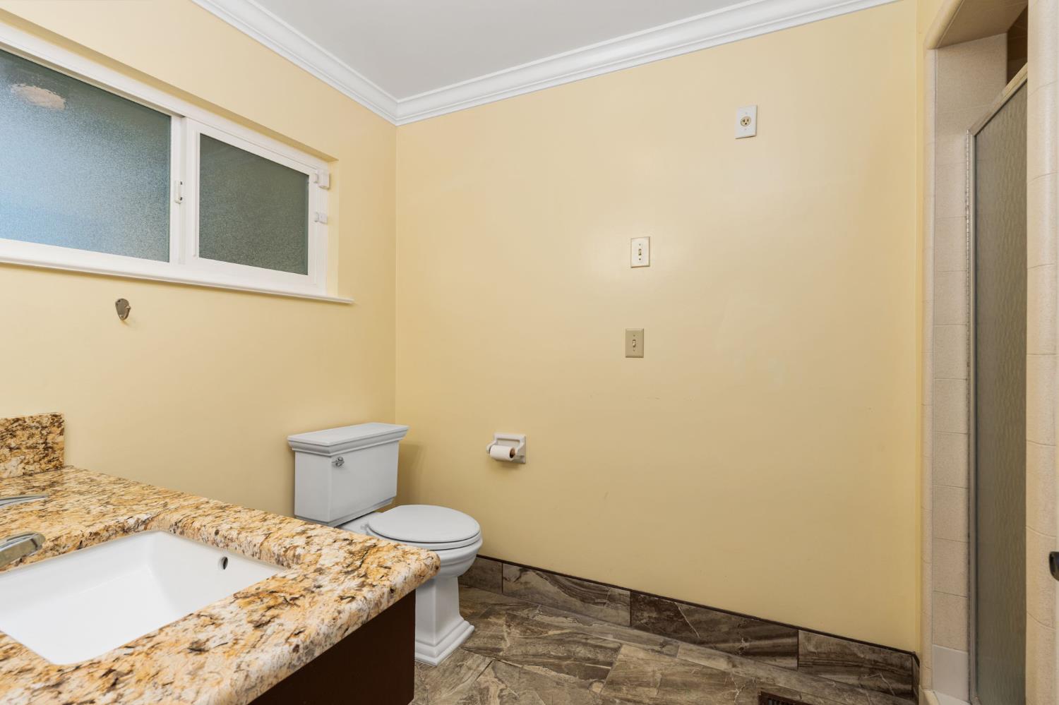 5890 E Dwight Way, Fresno, CA 93727