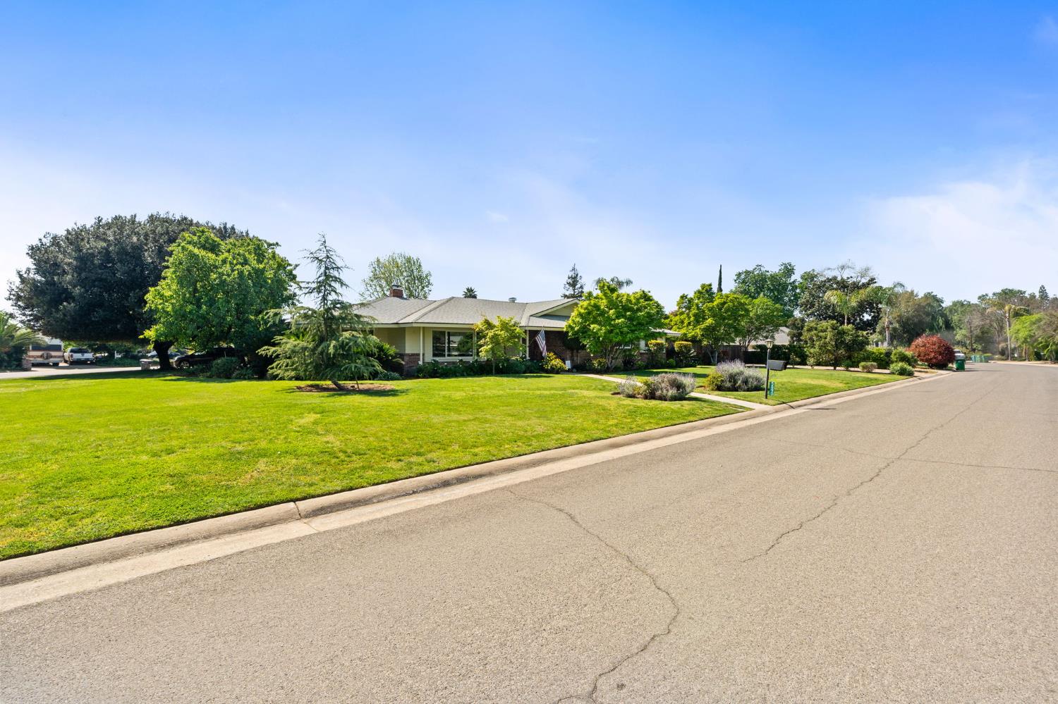 5890 E Dwight Way, Fresno, CA 93727