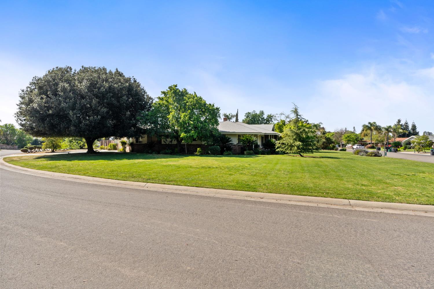 5890 E Dwight Way, Fresno, CA 93727