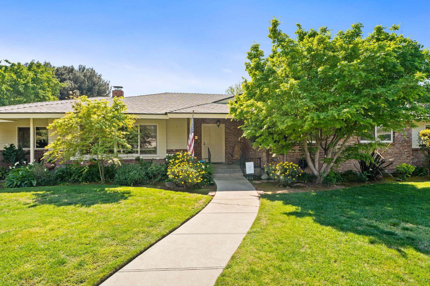 5890 E Dwight Way, Fresno, CA 93727