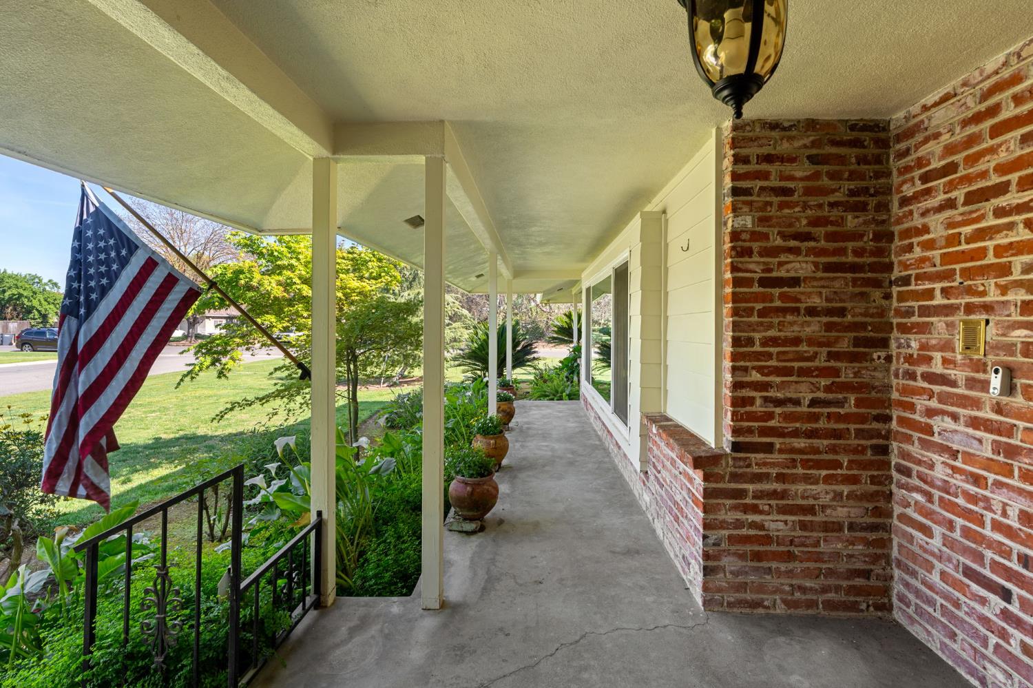 5890 E Dwight Way, Fresno, CA 93727