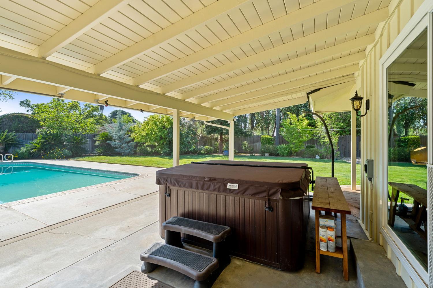 5890 E Dwight Way, Fresno, CA 93727