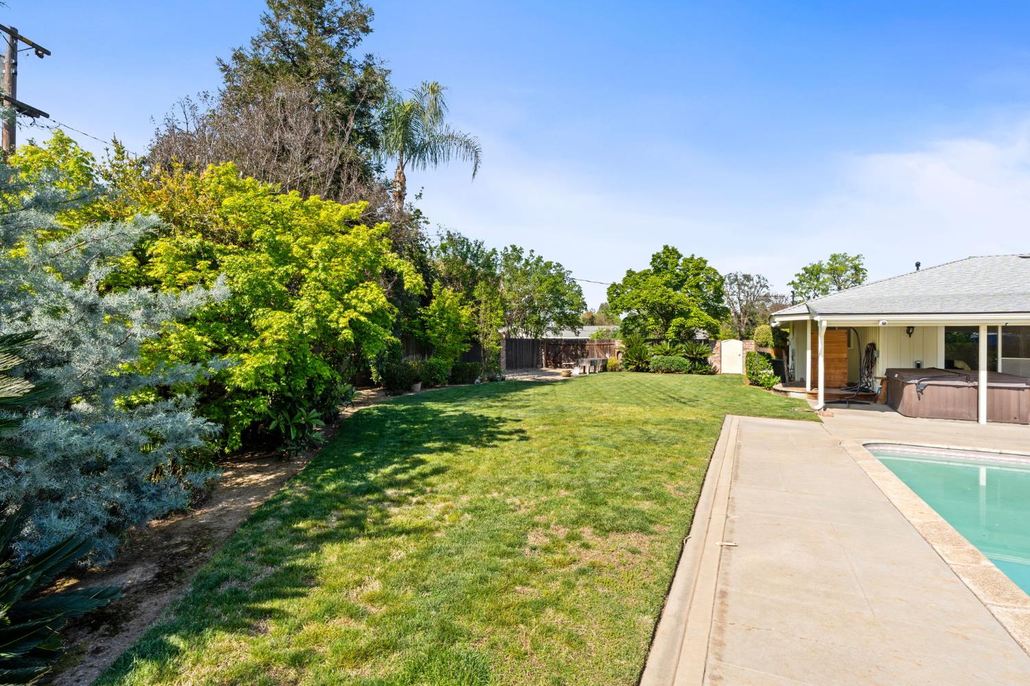 5890 E Dwight Way, Fresno, CA 93727