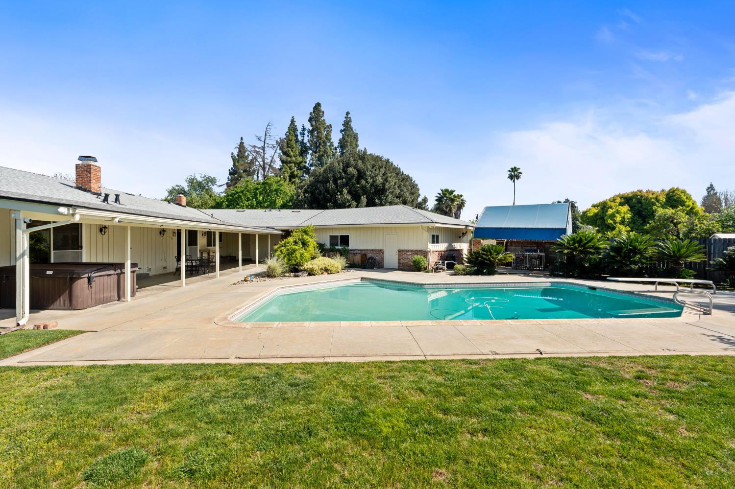 5890 E Dwight Way, Fresno, CA 93727