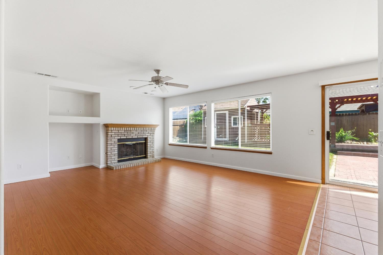 865 McKelvy Ave, Clovis, CA 93611