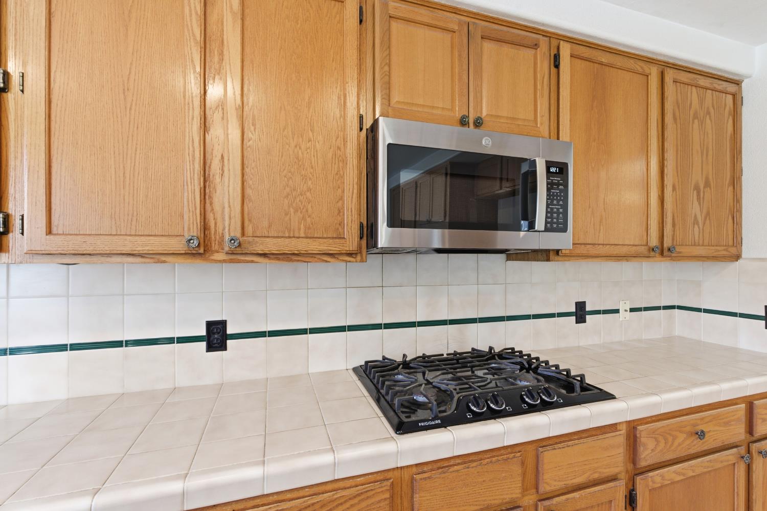 865 McKelvy Ave, Clovis, CA 93611