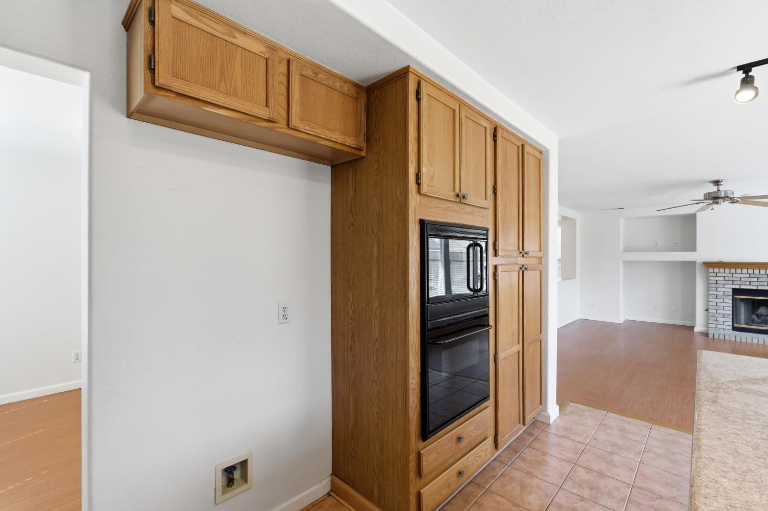 865 McKelvy Ave, Clovis, CA 93611