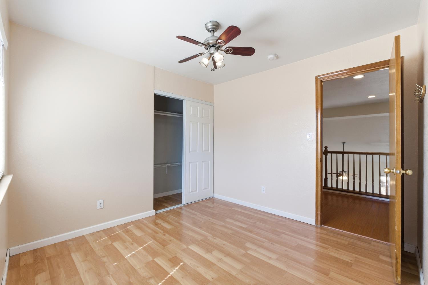 865 McKelvy Ave, Clovis, CA 93611