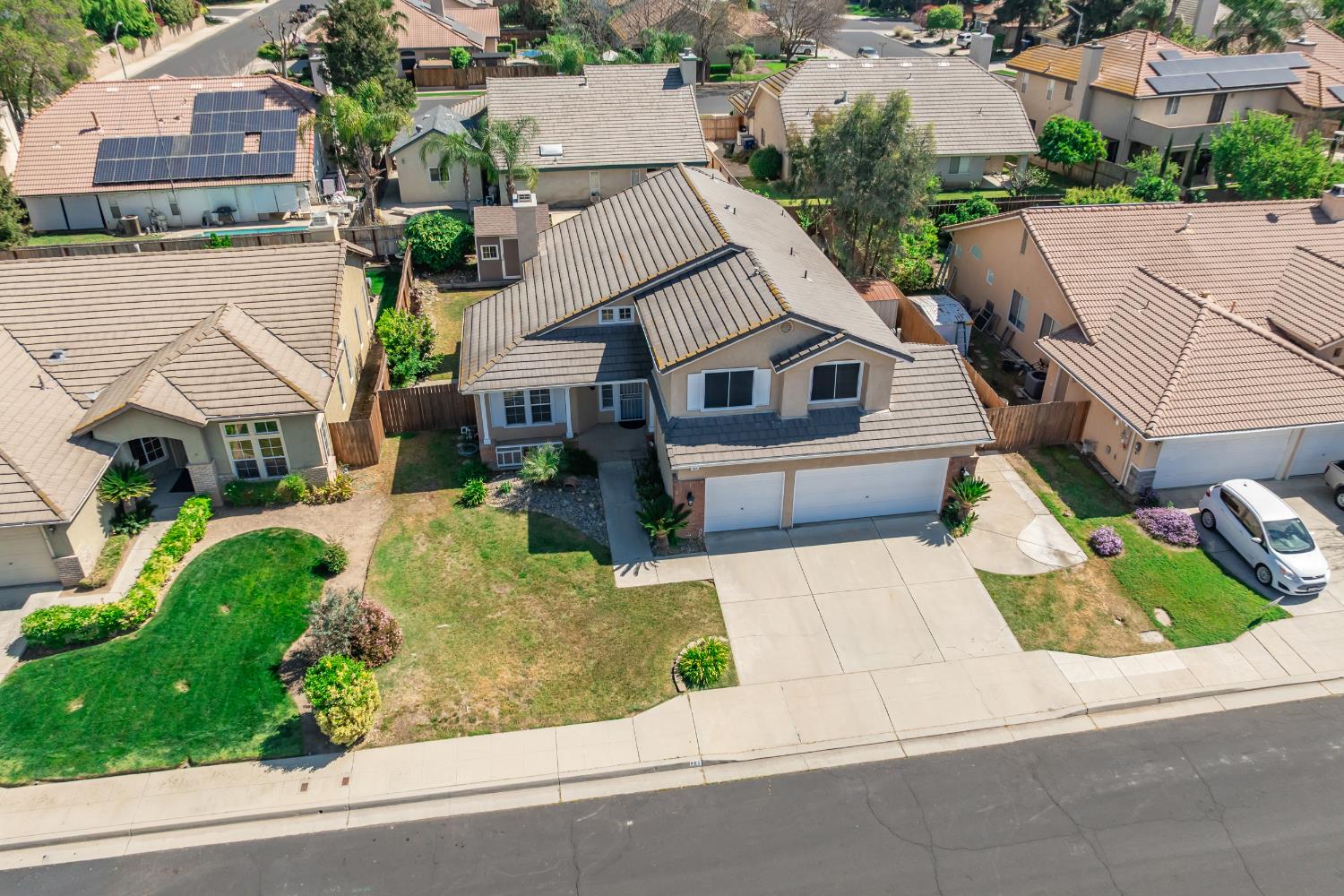 865 McKelvy Ave, Clovis, CA 93611