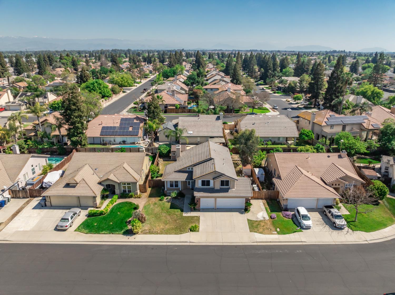 865 McKelvy Ave, Clovis, CA 93611