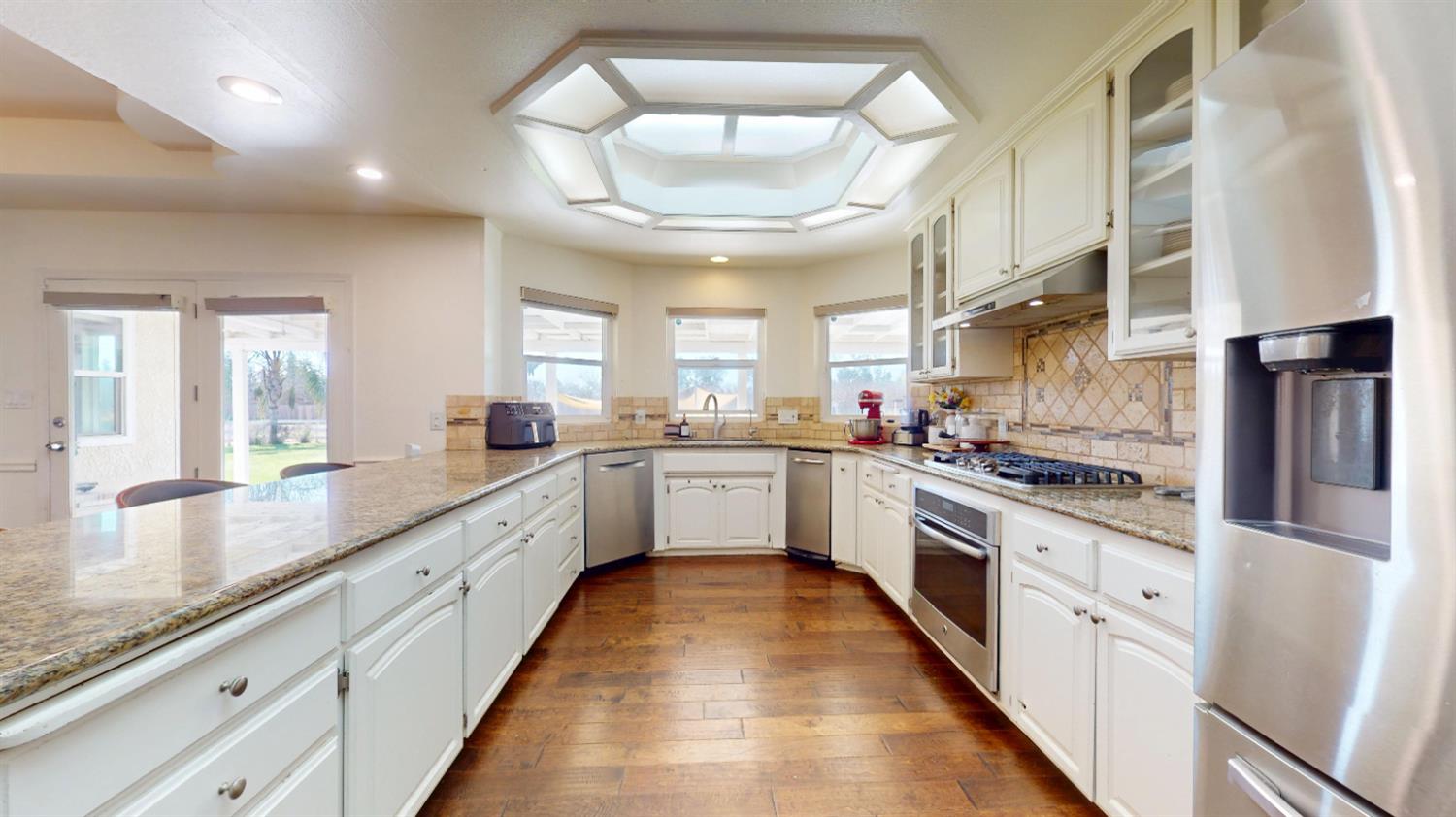 8099 E Nees Ave, Clovis, CA 93619