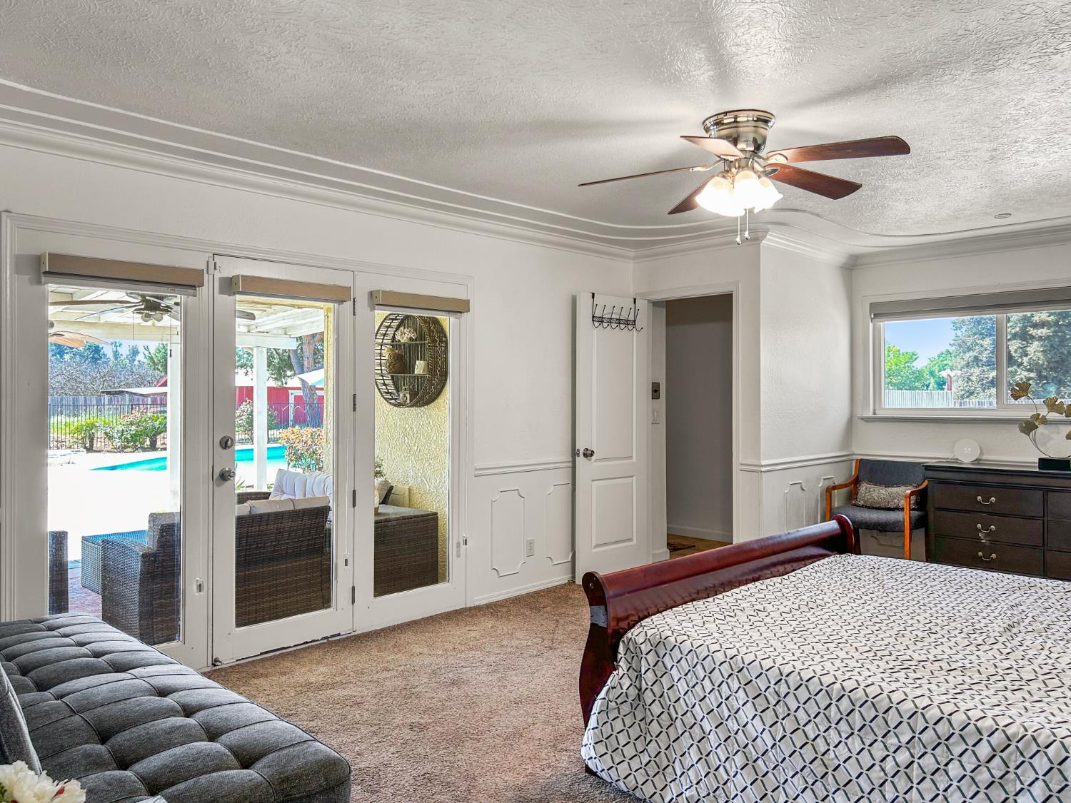 8099 E Nees Ave, Clovis, CA 93619