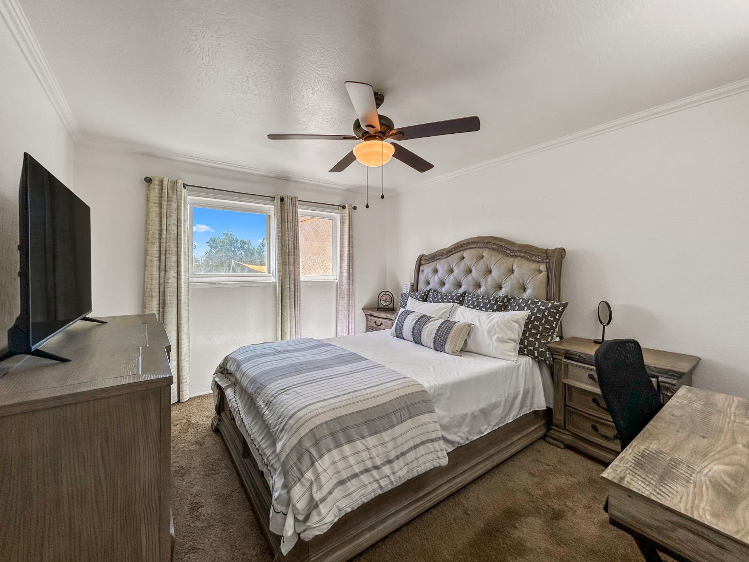 8099 E Nees Ave, Clovis, CA 93619