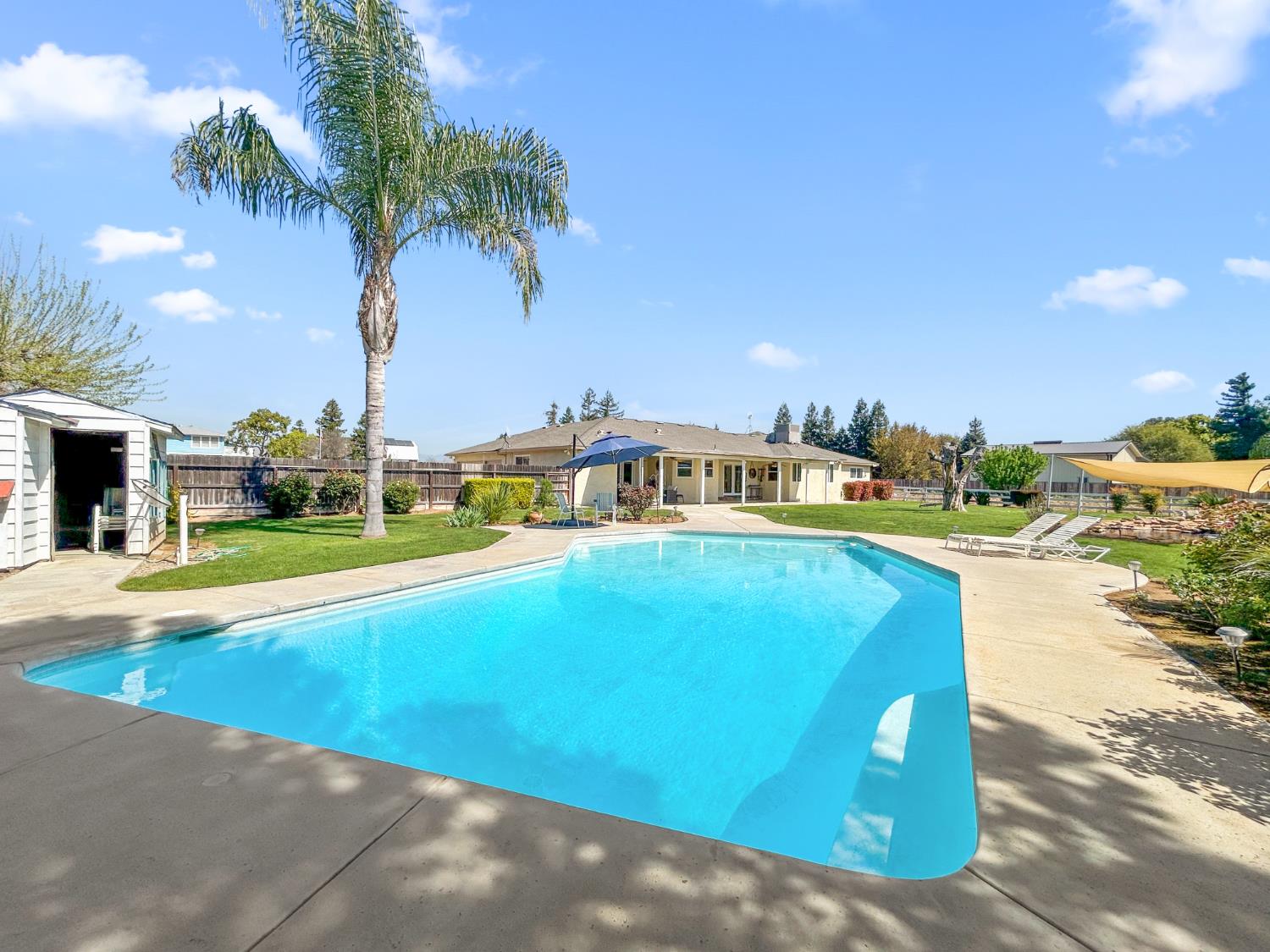 8099 E Nees Ave, Clovis, CA 93619