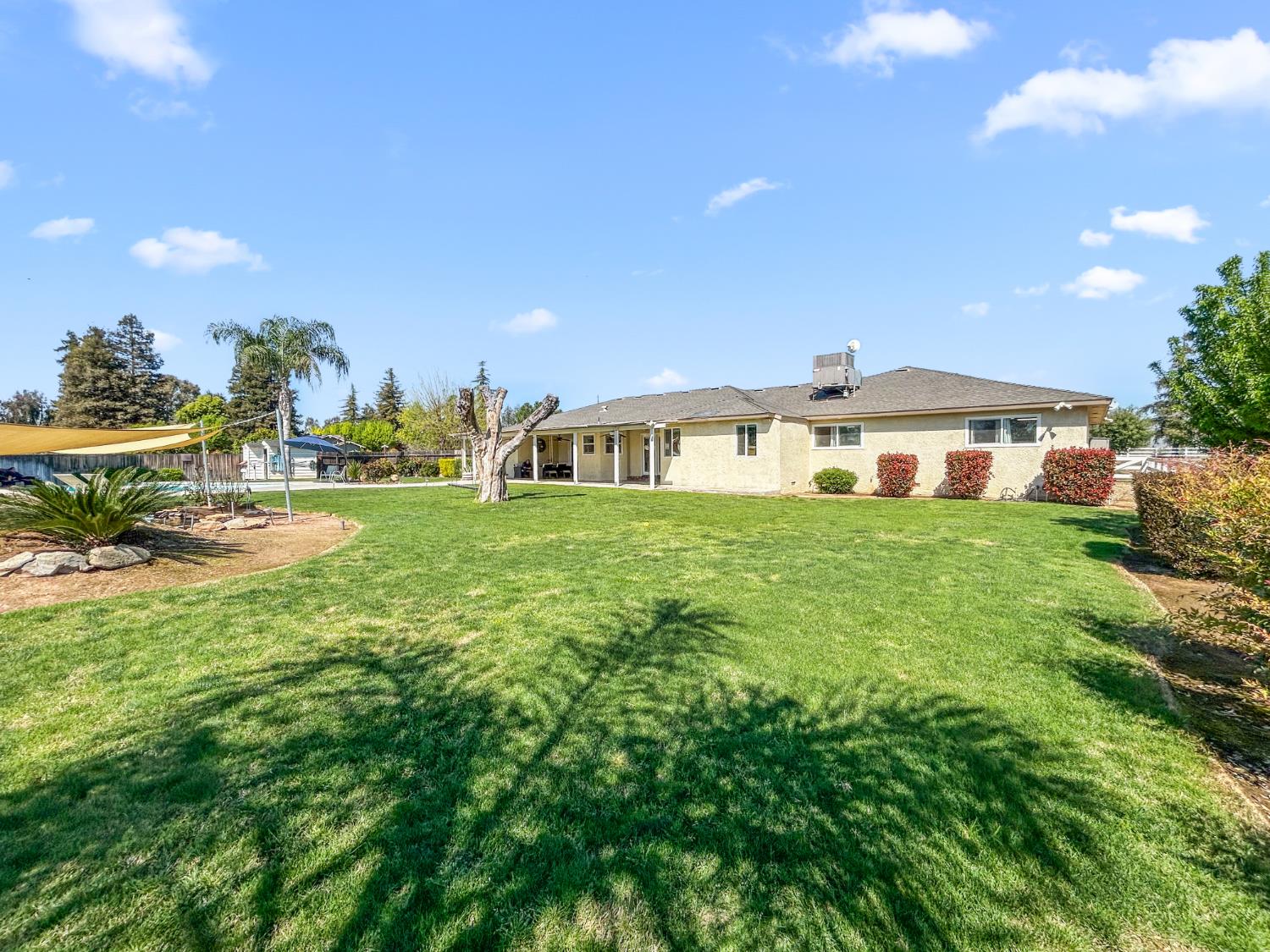 8099 E Nees Ave, Clovis, CA 93619